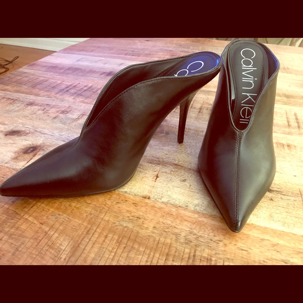 Calvin Klein Pointed Toe Vamp Mule Slip On Pump